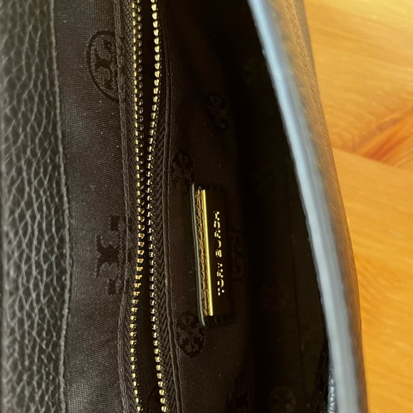 Tory Burch Thea Crossbody - Picture 2 of 8